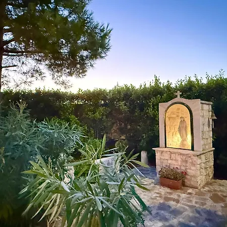 Grazia Mola di Bari